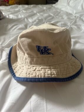 Pro Player Beige Bucket Hat with Blue Trim